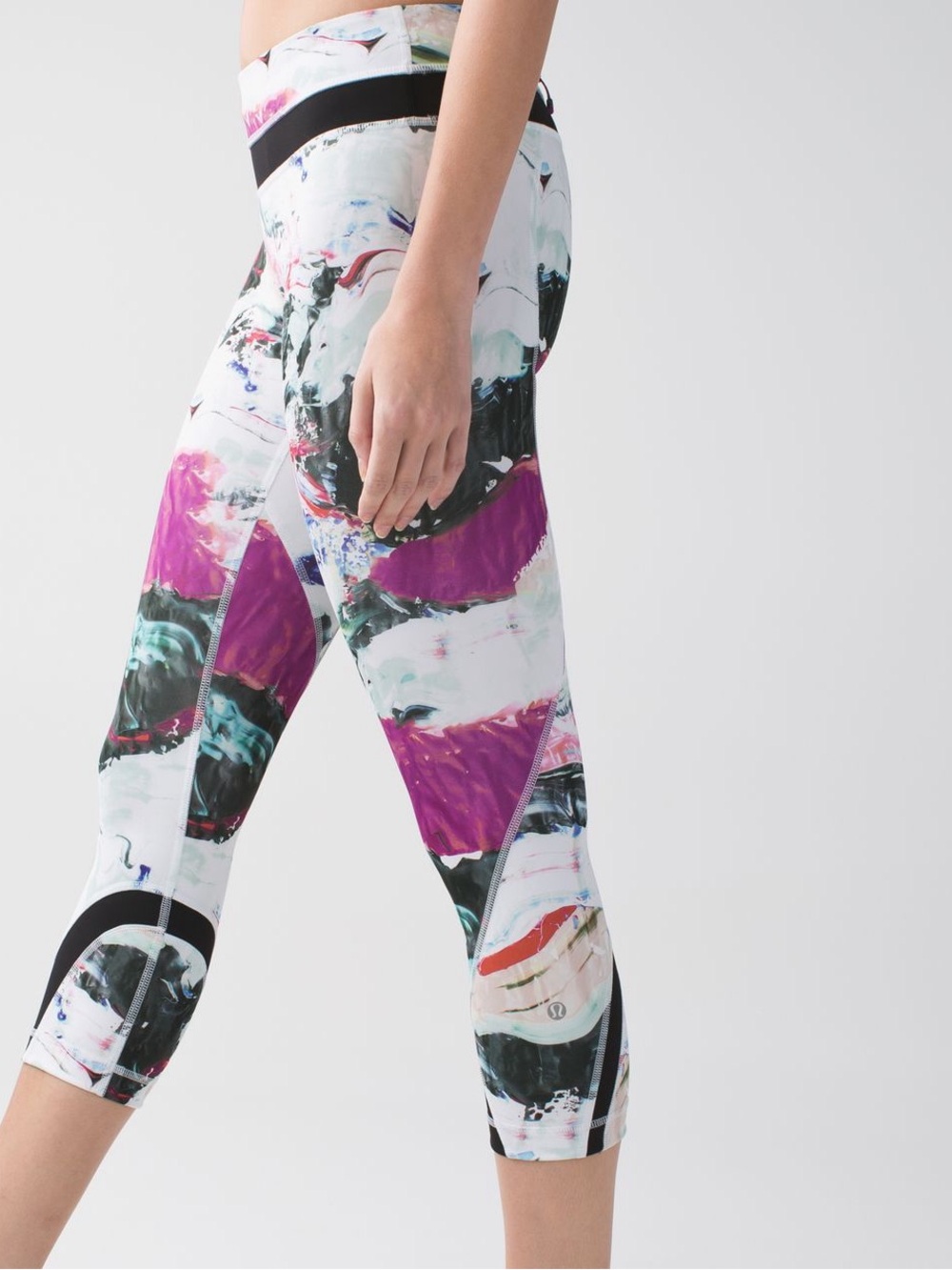 Lululemon Run: Inspire Crop II *All Full-On Luxtreme
Pigment Wave Multi / Black